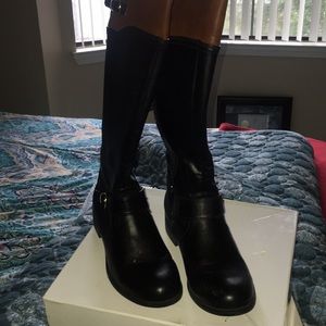 Black leather boots trimmed in tan